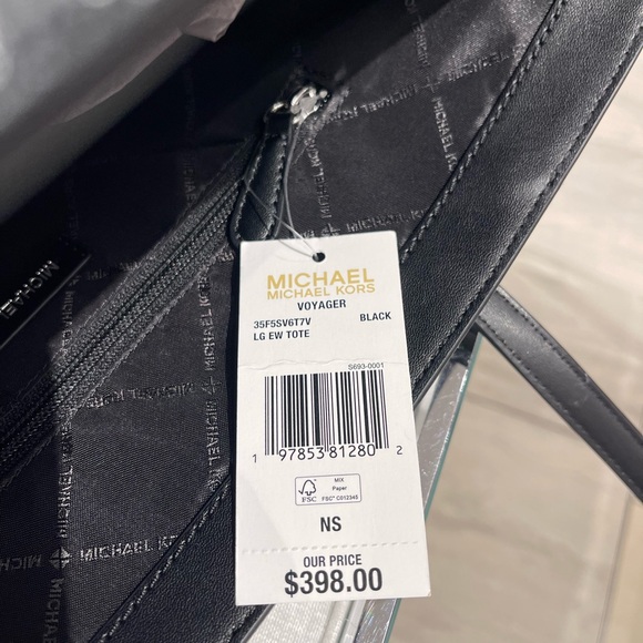 MICHAEL KORS Voyager Lg EW Color-Block Metallic Signature Logo Should Tote
Black - Picture 8 of 16